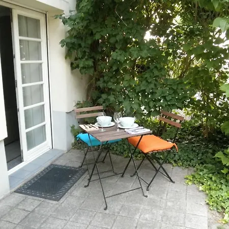 Cecile Apartment *